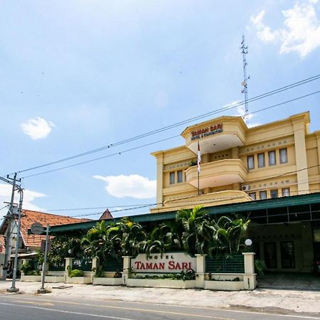 Reddoorz Plus Near Alun Alun Karanganyar Surakarta  Ngoại thất bức ảnh