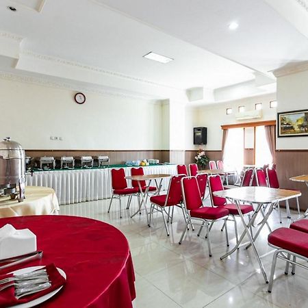 Reddoorz Plus Near Alun Alun Karanganyar Surakarta  Ngoại thất bức ảnh
