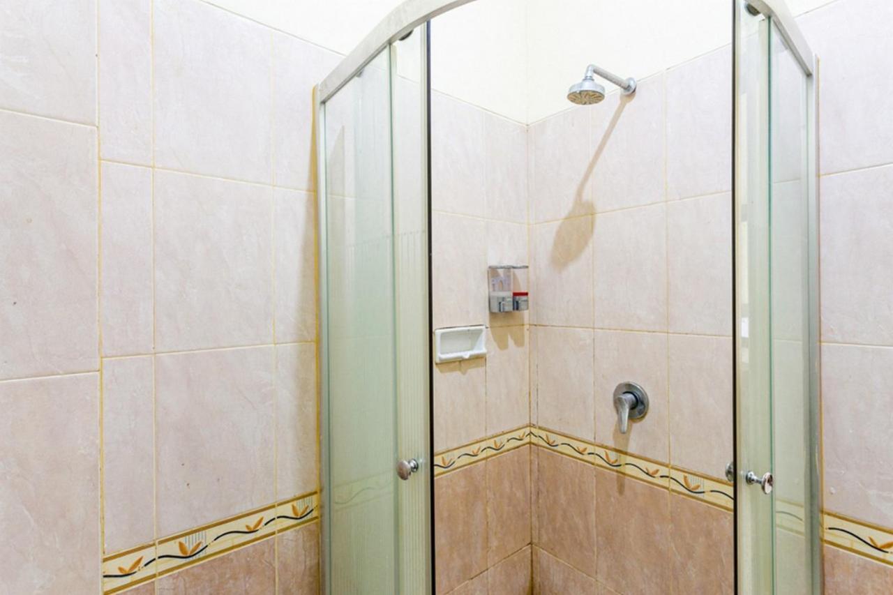 Reddoorz Plus Near Alun Alun Karanganyar Surakarta  Ngoại thất bức ảnh