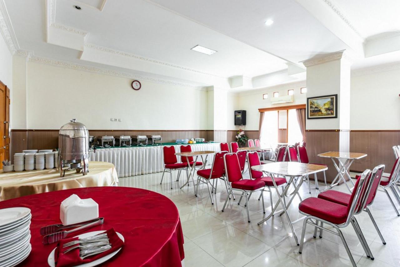 Reddoorz Plus Near Alun Alun Karanganyar Surakarta  Ngoại thất bức ảnh