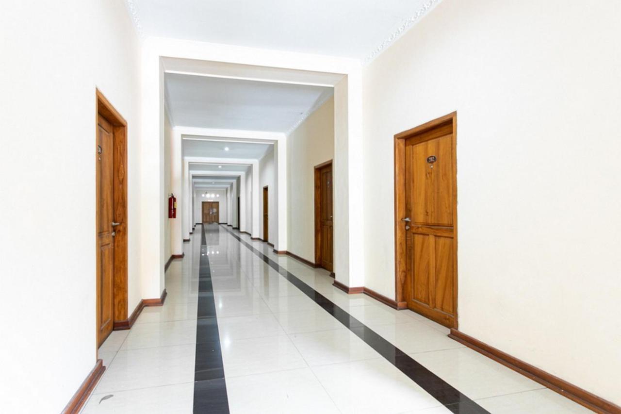 Reddoorz Plus Near Alun Alun Karanganyar Surakarta  Ngoại thất bức ảnh