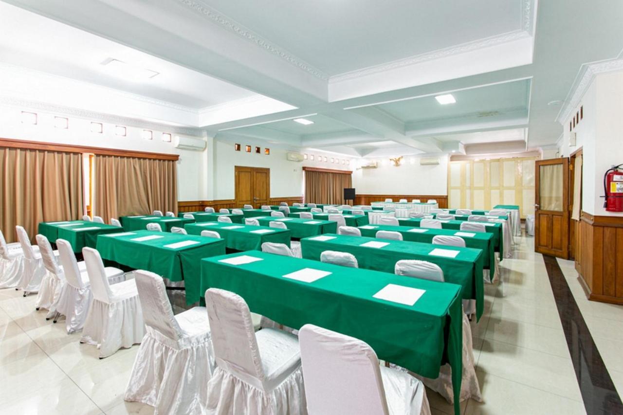 Reddoorz Plus Near Alun Alun Karanganyar Surakarta  Ngoại thất bức ảnh
