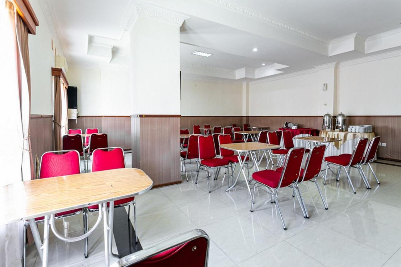 Reddoorz Plus Near Alun Alun Karanganyar Surakarta  Ngoại thất bức ảnh